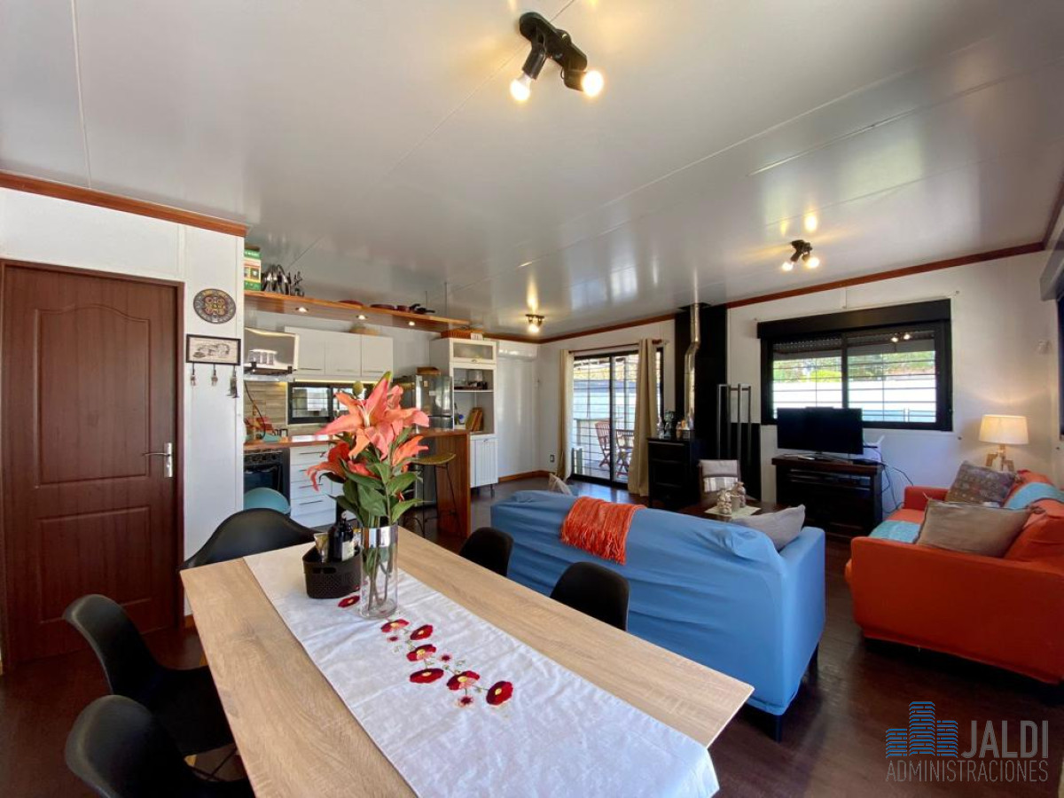 Casa ID.110 - CASA EN VENTA CON PISCINA 3 DORMITORIOS 2 BAÑOS