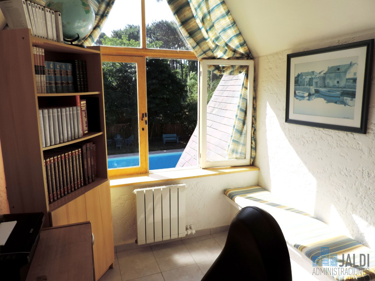Casa ID.100 - EXCELENTE OPORTUNIDAD CHALET EN ZONA RESIDENCIAL PUNTA DEL ESTE