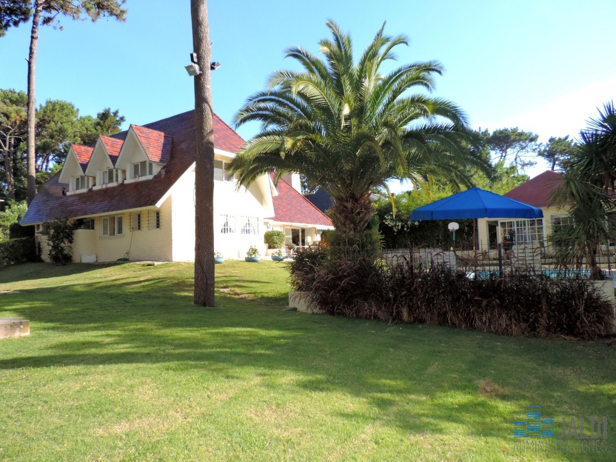 Casa ID.100 - EXCELENTE OPORTUNIDAD CHALET EN ZONA RESIDENCIAL PUNTA DEL ESTE