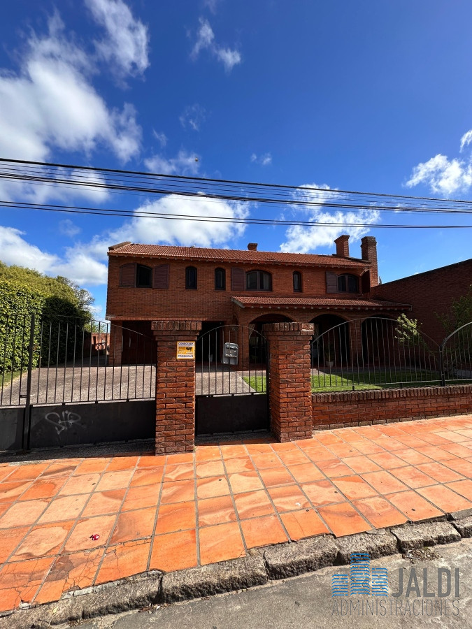Casa ID.135 - CASA DE DOS PLANTAS EN VENTA SAN CARLOS