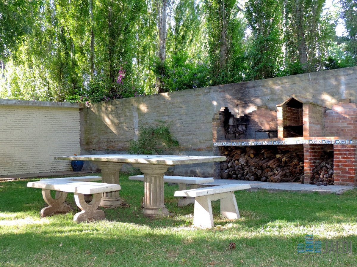 Casa ID.100 - EXCELENTE OPORTUNIDAD CHALET EN ZONA RESIDENCIAL PUNTA DEL ESTE