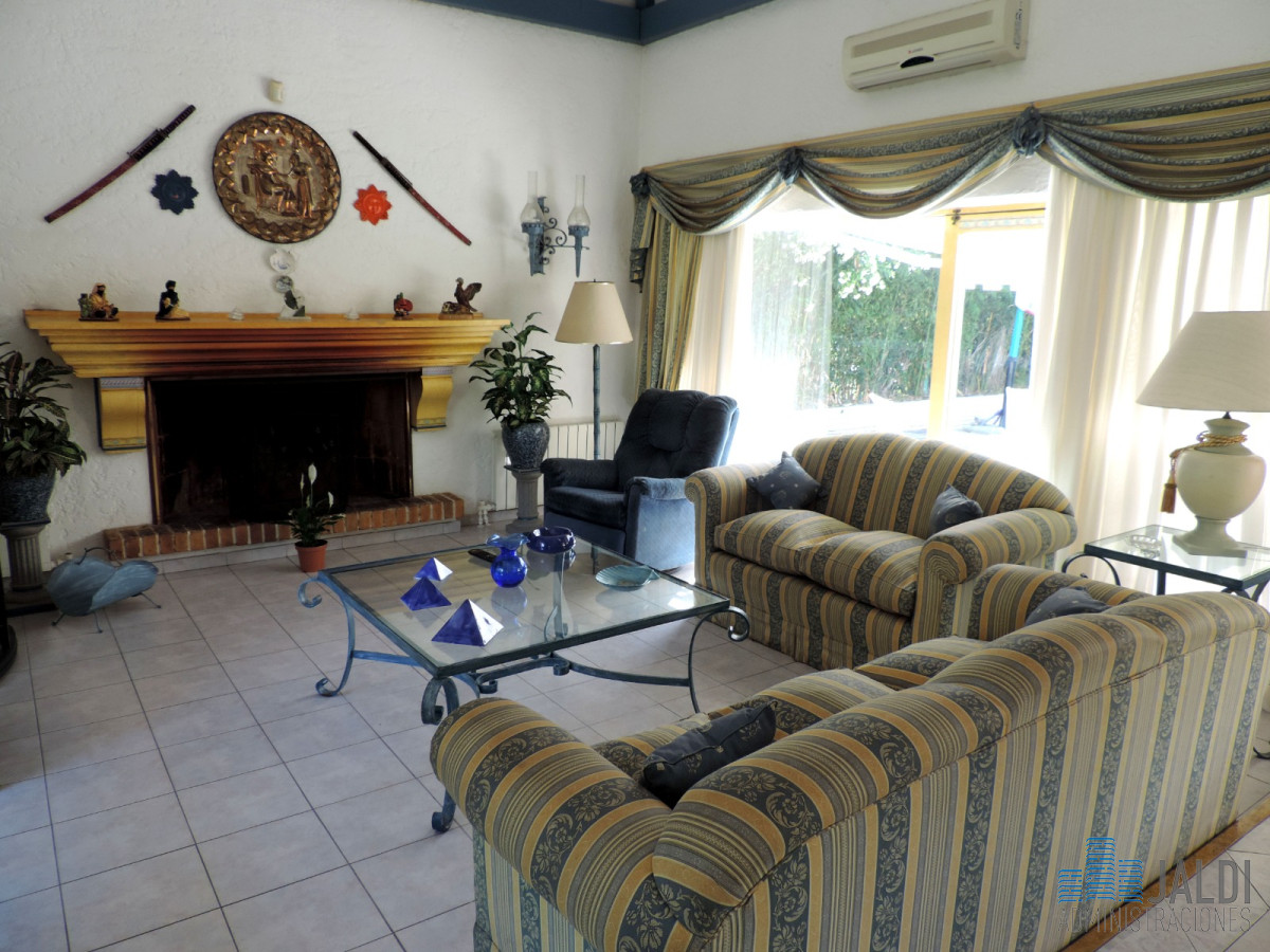 Casa ID.100 - EXCELENTE OPORTUNIDAD CHALET EN ZONA RESIDENCIAL PUNTA DEL ESTE
