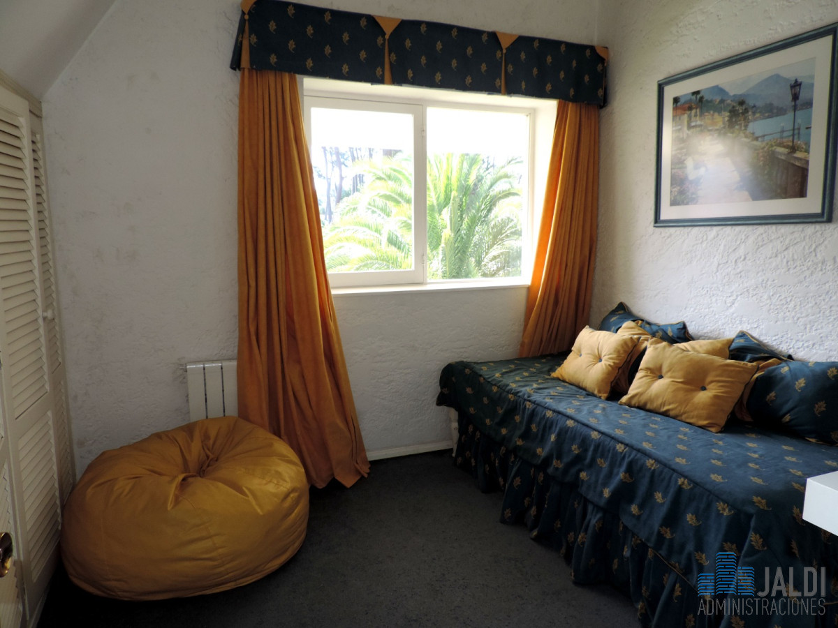 Casa ID.100 - EXCELENTE OPORTUNIDAD CHALET EN ZONA RESIDENCIAL PUNTA DEL ESTE