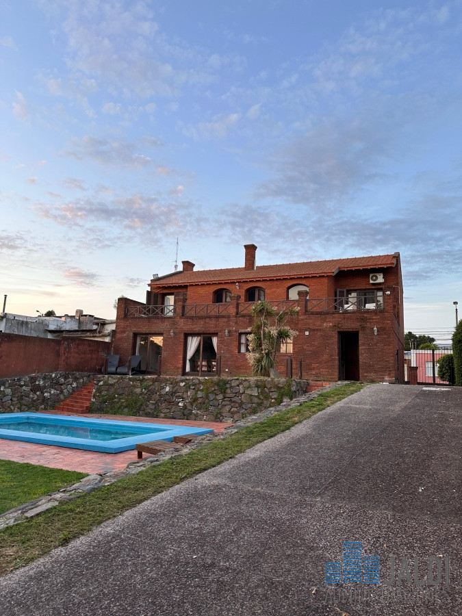 Casa ID.135 - CASA DE DOS PLANTAS EN VENTA SAN CARLOS