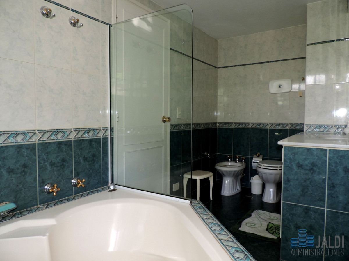 Casa ID.100 - EXCELENTE OPORTUNIDAD CHALET EN ZONA RESIDENCIAL PUNTA DEL ESTE