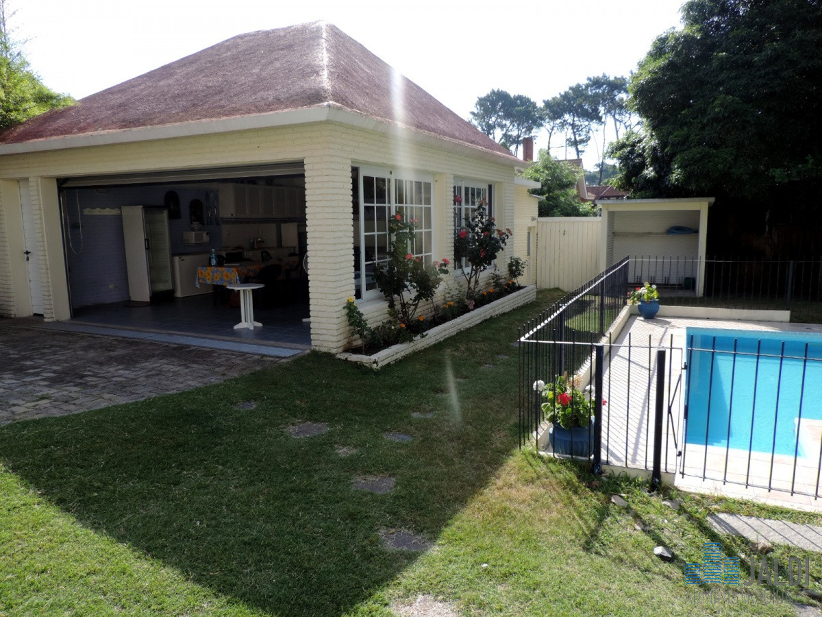 Casa ID.100 - EXCELENTE OPORTUNIDAD CHALET EN ZONA RESIDENCIAL PUNTA DEL ESTE