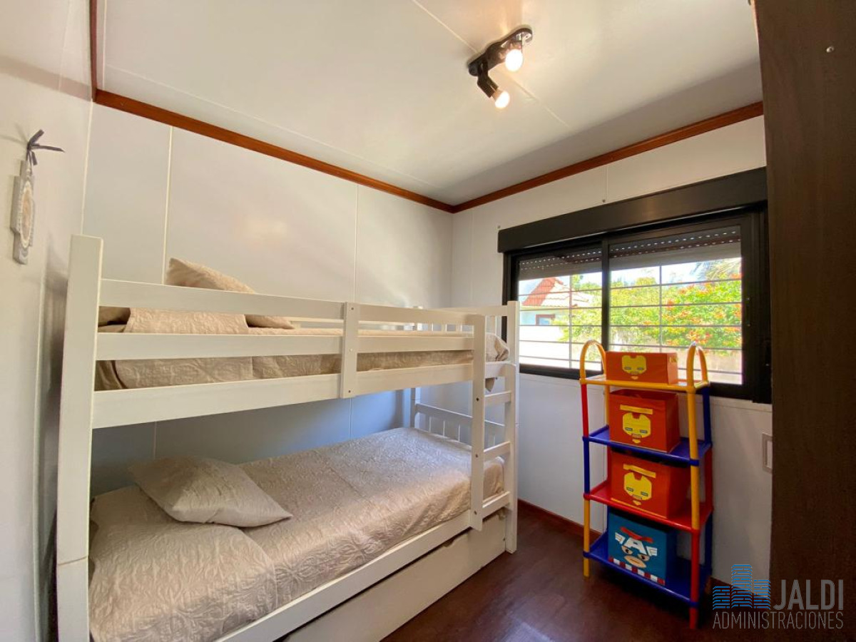 Casa ID.110 - CASA EN VENTA CON PISCINA 3 DORMITORIOS 2 BAÑOS
