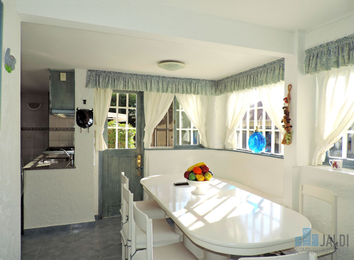 Casa ID.100 - EXCELENTE OPORTUNIDAD CHALET EN ZONA RESIDENCIAL PUNTA DEL ESTE