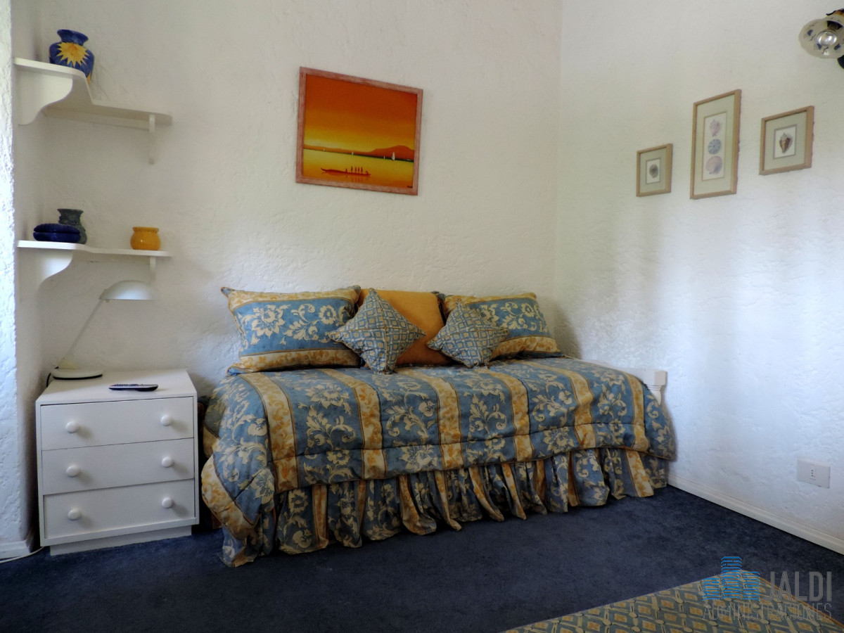 Casa ID.100 - EXCELENTE OPORTUNIDAD CHALET EN ZONA RESIDENCIAL PUNTA DEL ESTE
