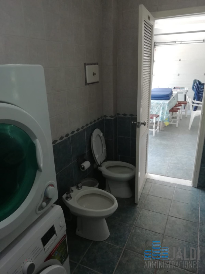 Casa ID.100 - EXCELENTE OPORTUNIDAD CHALET EN ZONA RESIDENCIAL PUNTA DEL ESTE