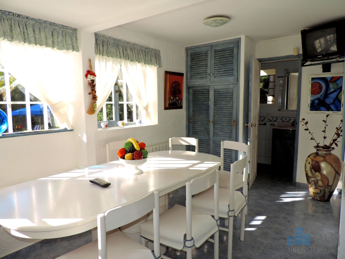 Casa ID.100 - EXCELENTE OPORTUNIDAD CHALET EN ZONA RESIDENCIAL PUNTA DEL ESTE