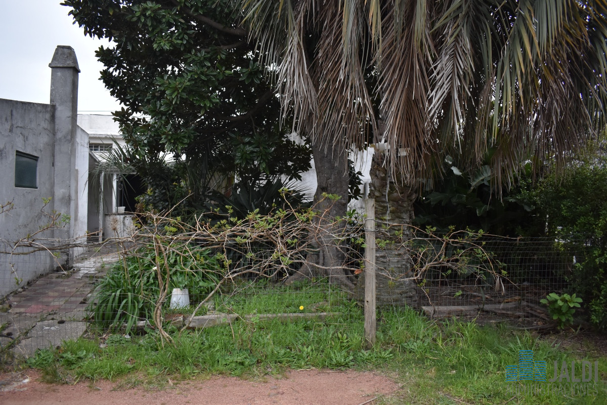 Casa ID.119 - IMPORTANTE ESQUINA EN VENTA 1250M2