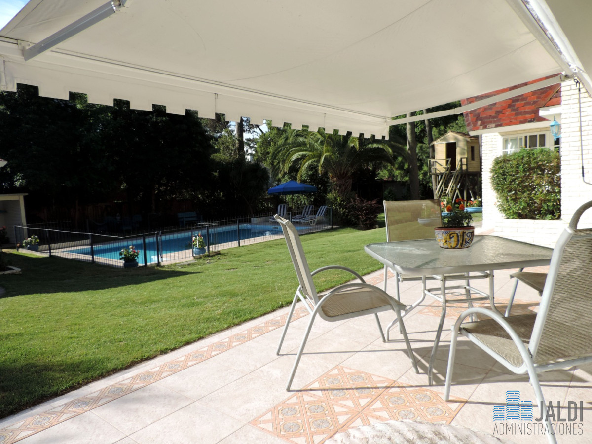 Casa ID.100 - EXCELENTE OPORTUNIDAD CHALET EN ZONA RESIDENCIAL PUNTA DEL ESTE