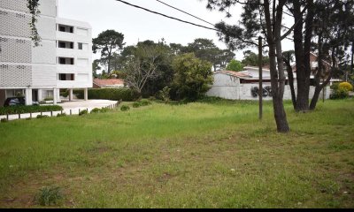 TERRENO EN VENTA PUNTA DEL ESTE APTO PARA EDIFICACION DE ALTURA