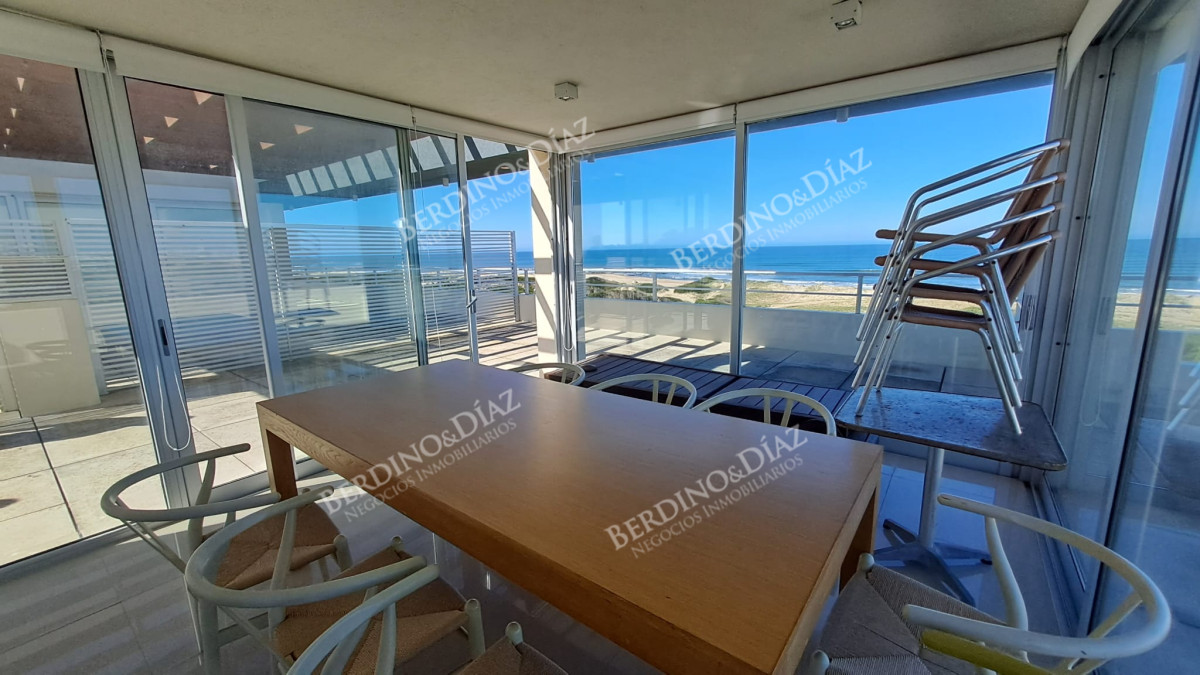 Apartamento ID.1912 - Venta Penthouse  Playa Brava frente al mar  Punta del Este