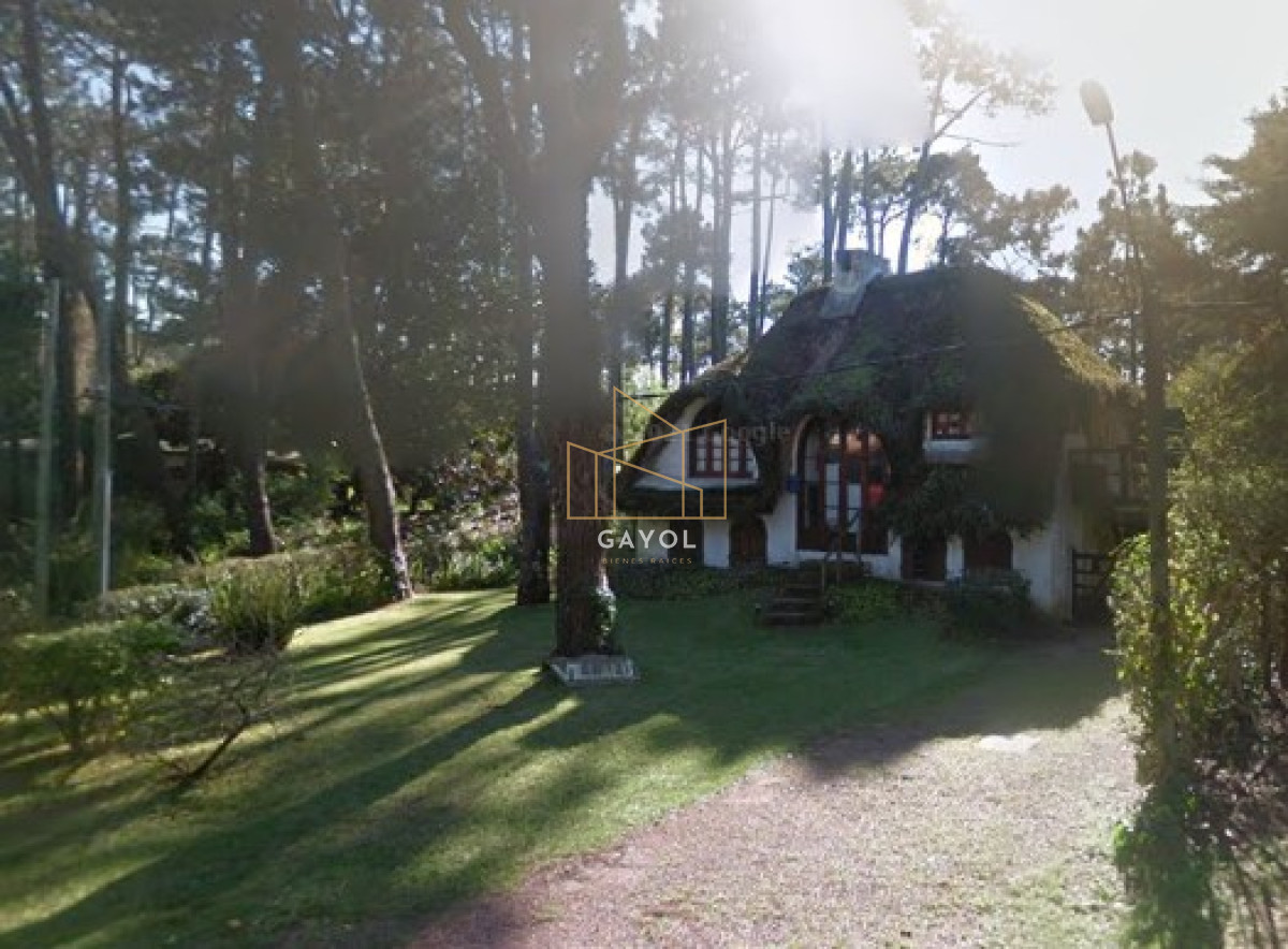 Casa ID.11 - Alquiler temporario Cabaña 3 dormitorios en Pinares, Punta del Este.