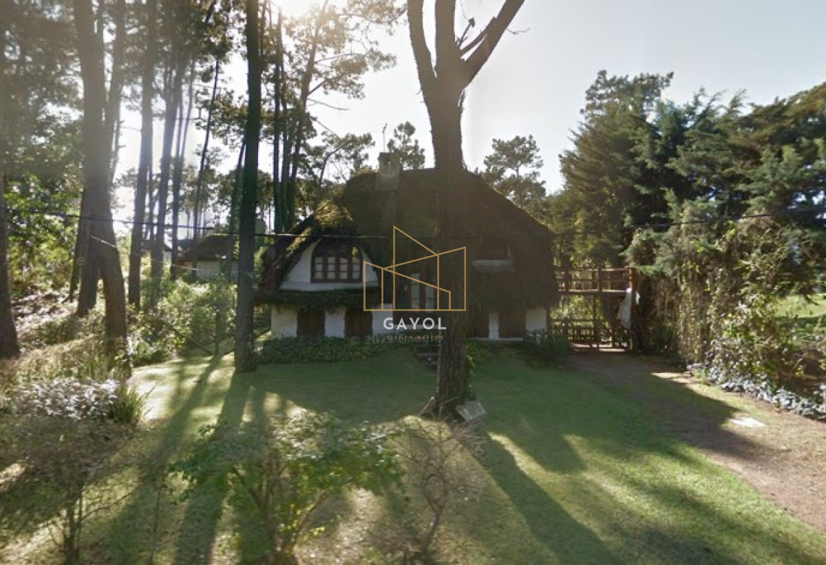 Casa ID.11 - Alquiler temporario Cabaña 3 dormitorios en Pinares, Punta del Este.