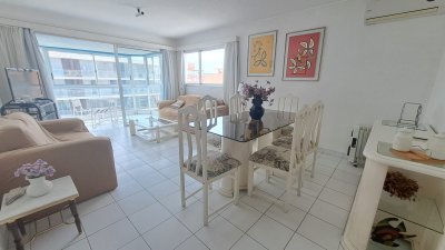 Alquiler temporario Apartamento 2 dormitorios y medio en Península, Punta del Este.
