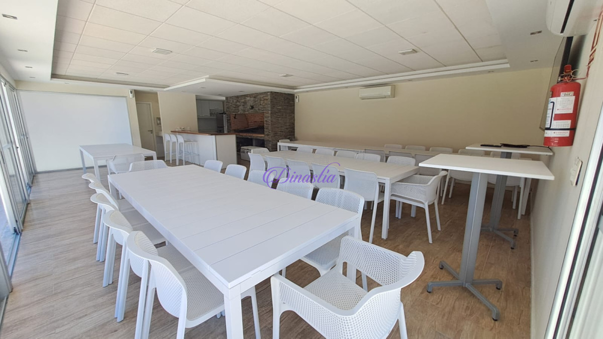 Apartamento ID.437 - Alquiler temporario Apartamento 3 dormitorios frente al mar en Playa Mansa, Punta del Este