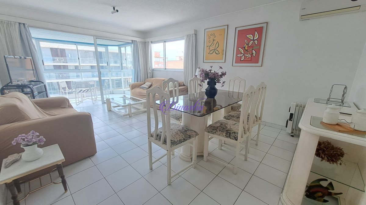 Apartamento ID.116 - Alquiler temporario Apartamento 2 dormitorios y medio en Península, Punta del Este.