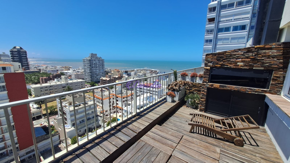 Apartamento ID.445 - Alquiler temporario Penthouse de 2 dormitorios en Península, Punta del Este.