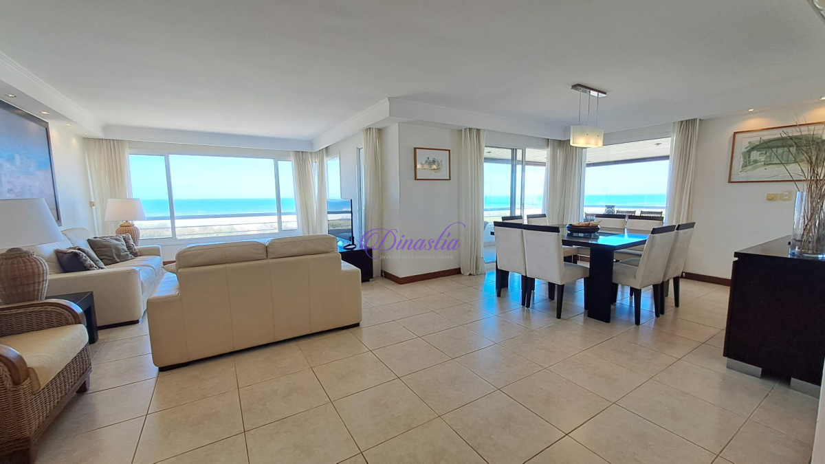 Apartamento ID.405 - Alquiler temporal Penthouse de 4 dormitorios en primera linea de Playa Brava, Punta del Este.