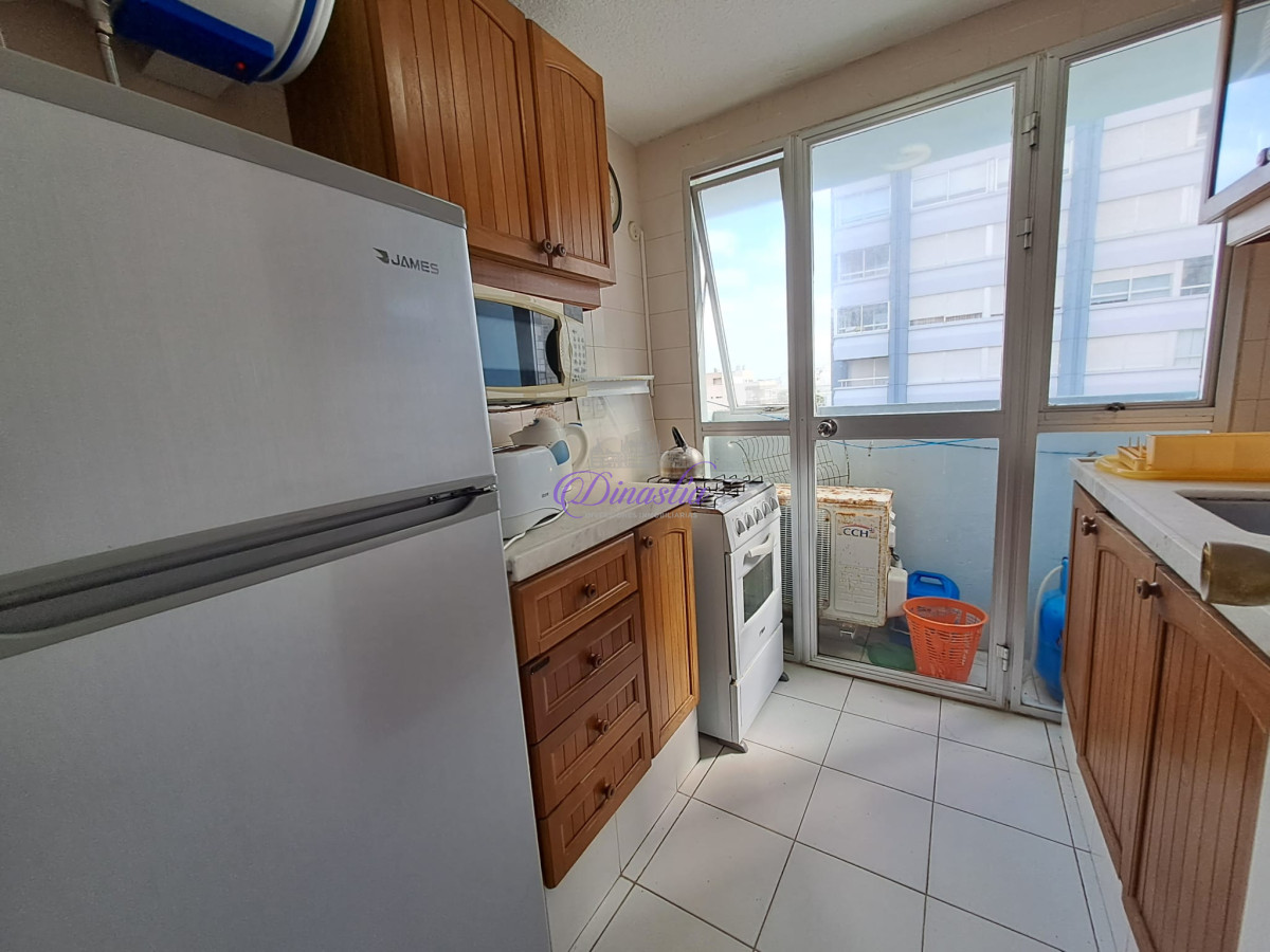 Apartamento ID.116 - Alquiler temporario Apartamento 2 dormitorios y medio en Península, Punta del Este.