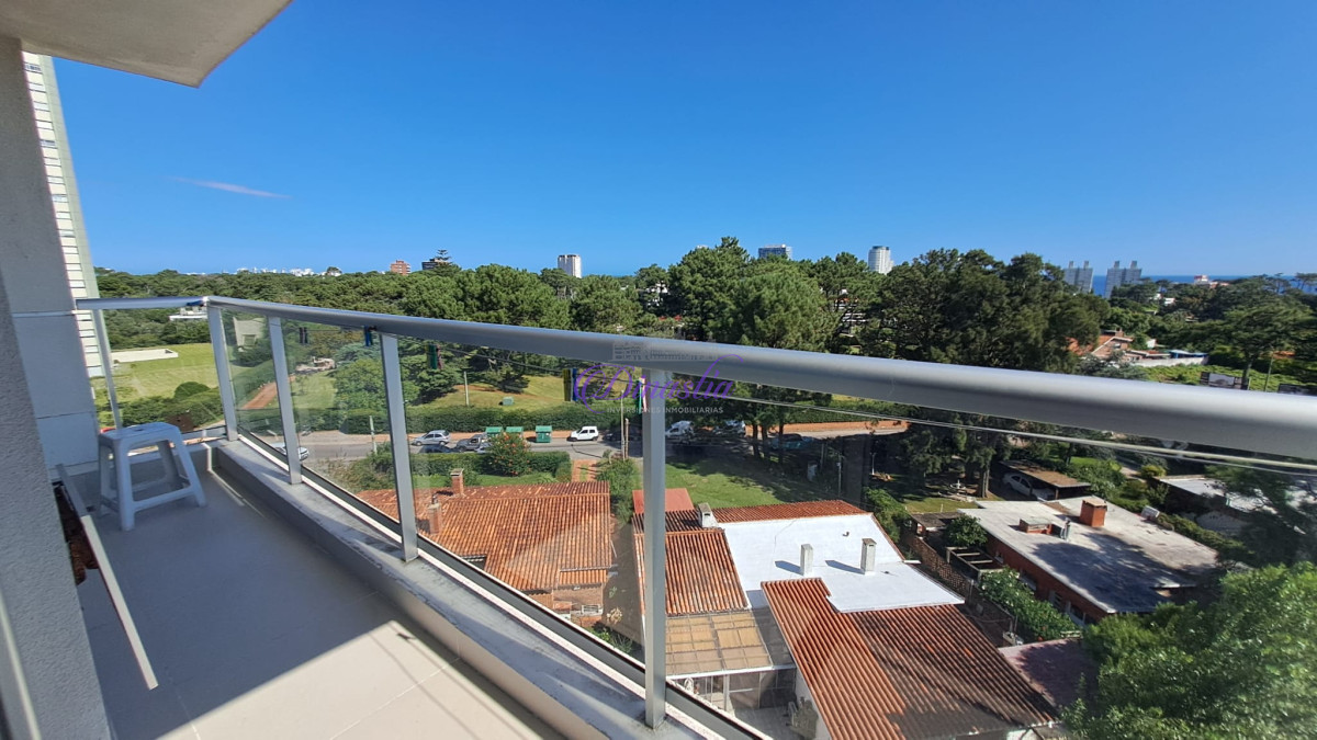 Apartamento ID.447 - Alquiler Anual y Venta Apartamento de 3 dormitorios en Roosevelt, Punta del Este