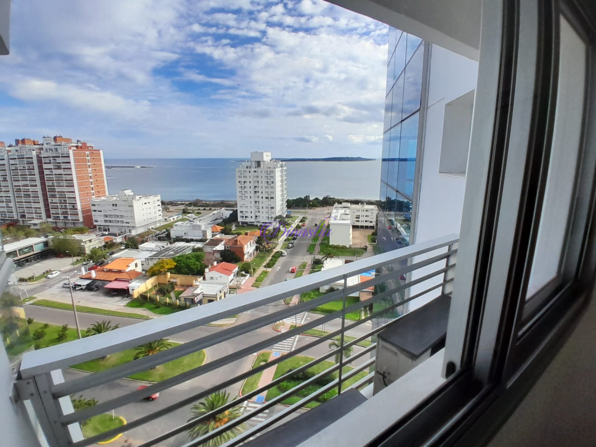 Apartamento ID.188 - Alquiler Temporario Apartamento de 2 dormitorios en Playa Mansa, Punta del Este.