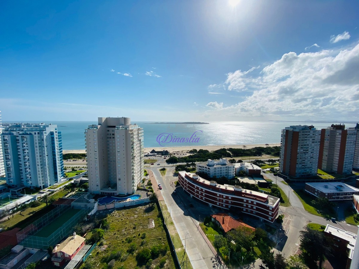 Apartamento ID.291 - Alquiler Temporario Apartamento de 2 dormitorios en Miami Bv. frente al mar Playa Mansa, Punta del Este .