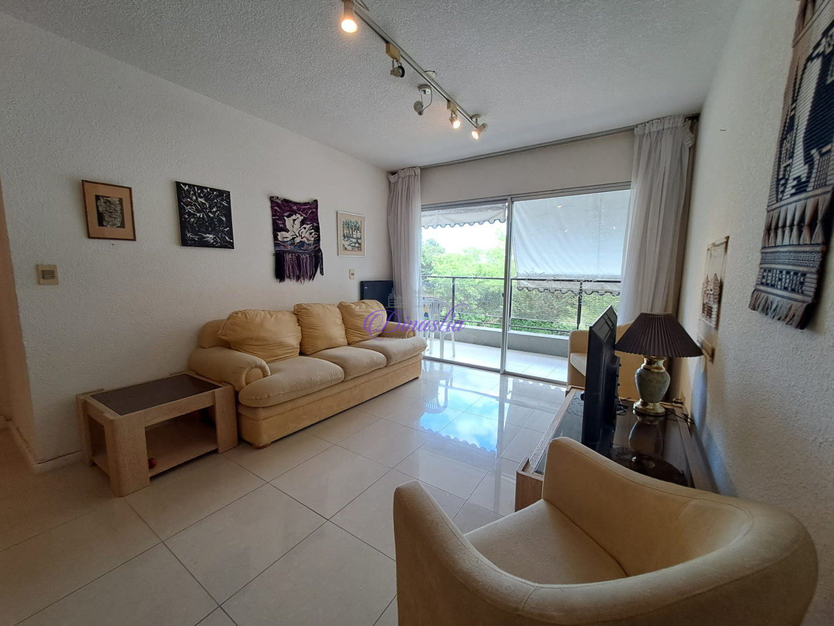 Apartamento ID.141 - Venta Apartamento de 4 dormitorios en Playa Mansa, Punta del Este.