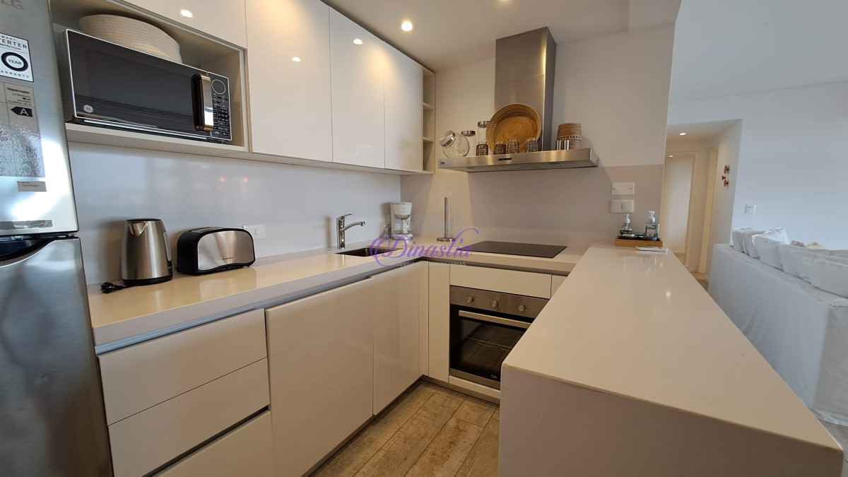 Apartamento ID.290 - Alquiler temporario Apartamento de 3 dormitorios frente al mar en La Barra, Maldonado
