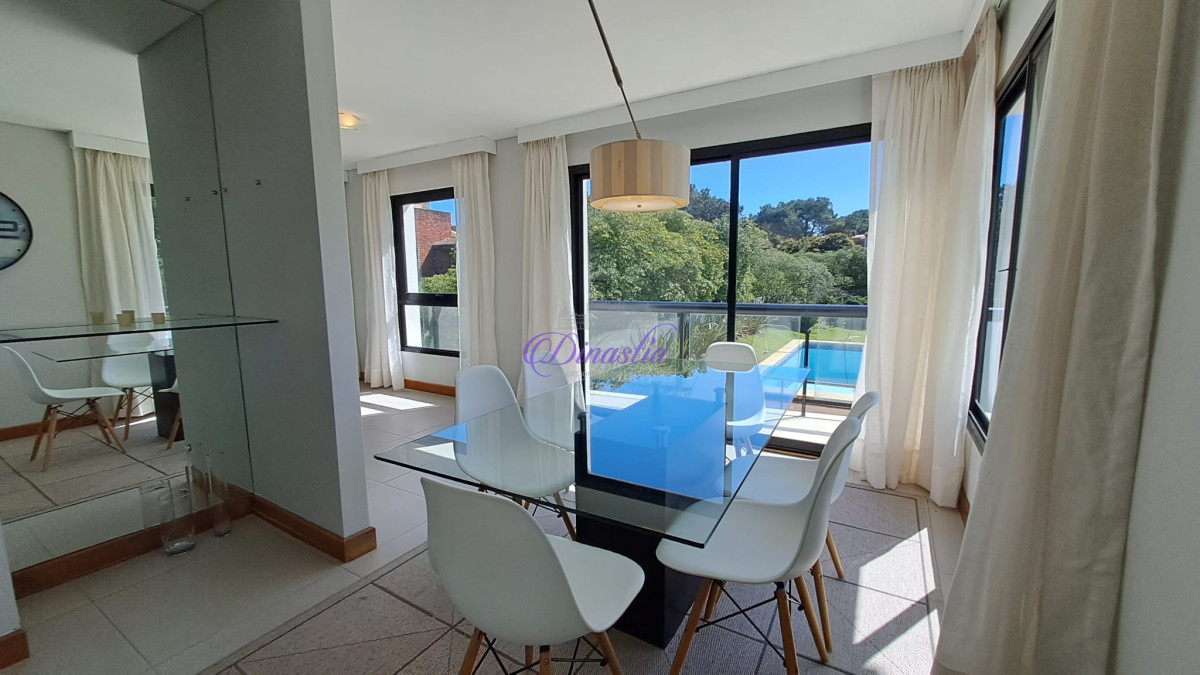 Apartamento ID.306 - Alquiler temporario Apartamento de 3 dormitorios en Playa Brava, Punta del Este.