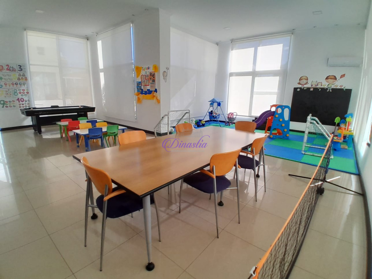 Apartamento ID.192 - Venta Apartemento 3 dormitorios y dependencia en Playa Brava, Punta del Este.