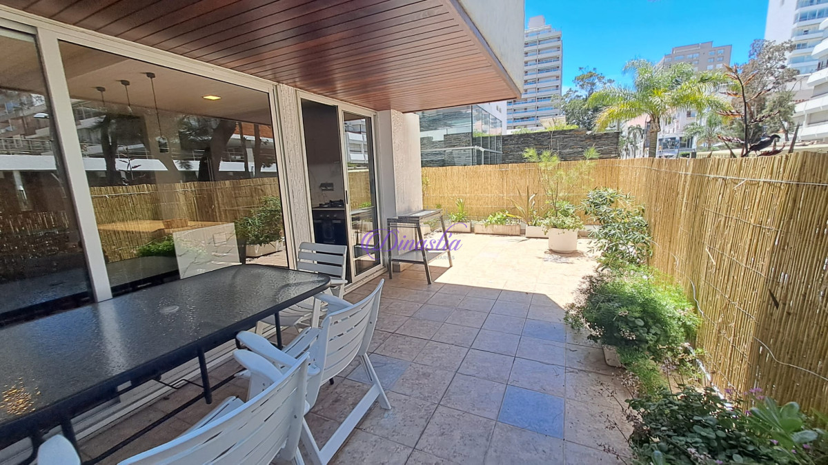 Apartamento ID.418 - Alquiler temporario Apartamento de 2 dormitorios en Península, Punta del Este.