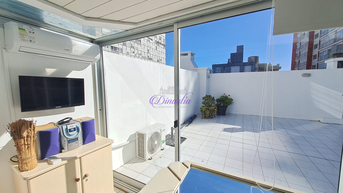 Apartamento ID.14 - Alquiler Anual Apartamento de 1 dormitorio en Península, Punta del Este.