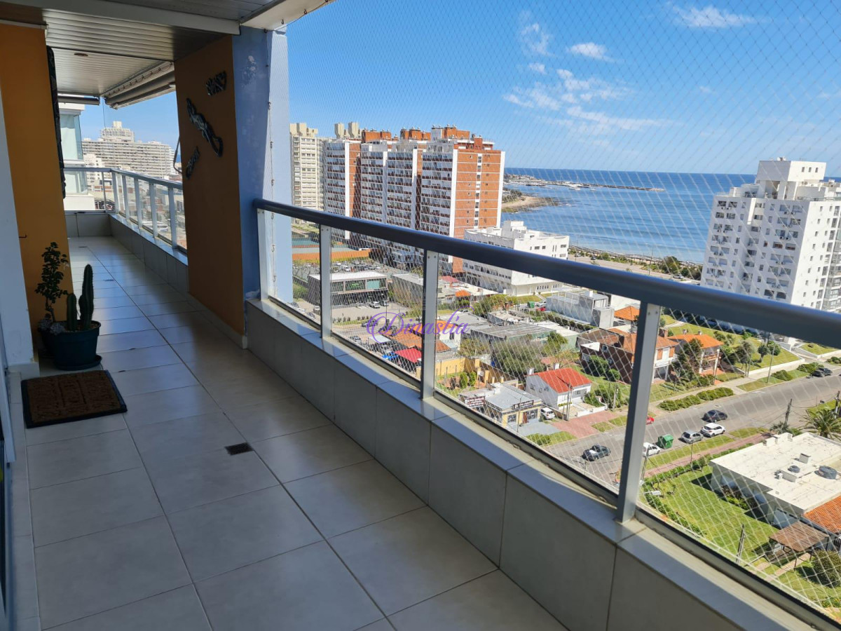 Apartamento ID.27 - Alquiler Temporario Apartamento 3 dormitorios en Playa Mansa, Punta del Este.