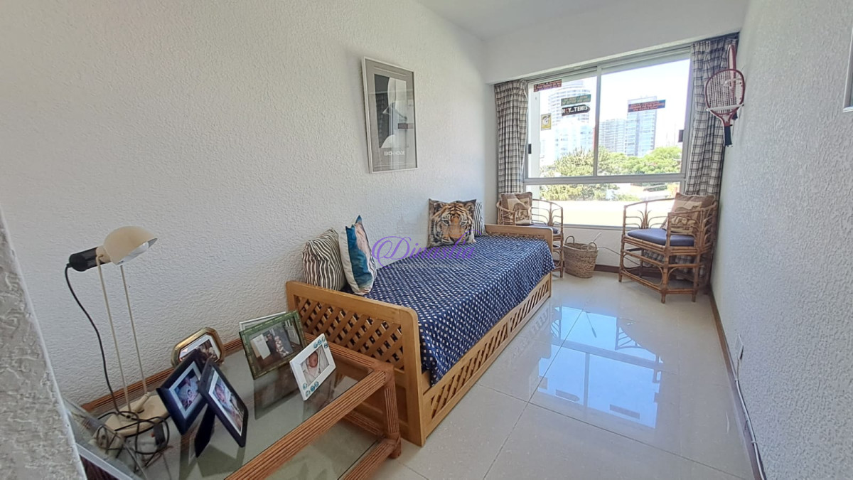 Apartamento ID.437 - Alquiler temporario Apartamento 3 dormitorios frente al mar en Playa Mansa, Punta del Este