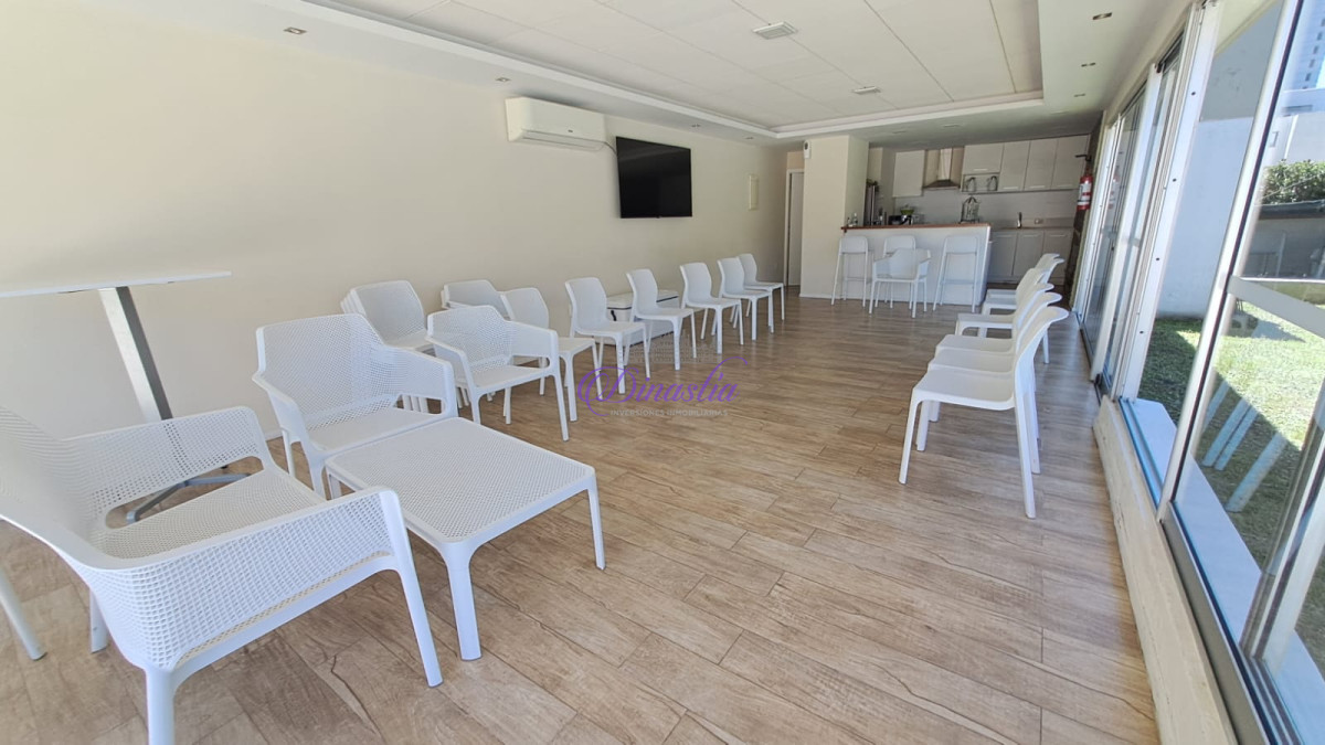 Apartamento ID.437 - Alquiler temporario Apartamento 3 dormitorios frente al mar en Playa Mansa, Punta del Este