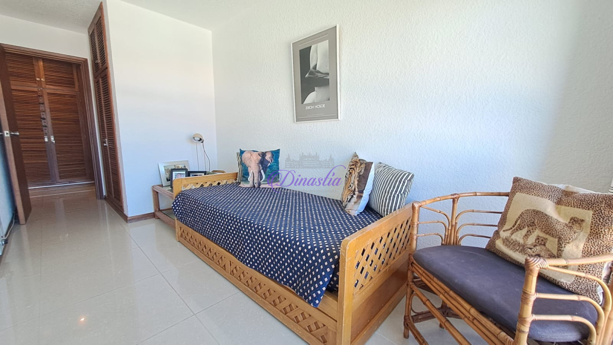 Apartamento ID.437 - Alquiler temporario Apartamento 3 dormitorios frente al mar en Playa Mansa, Punta del Este