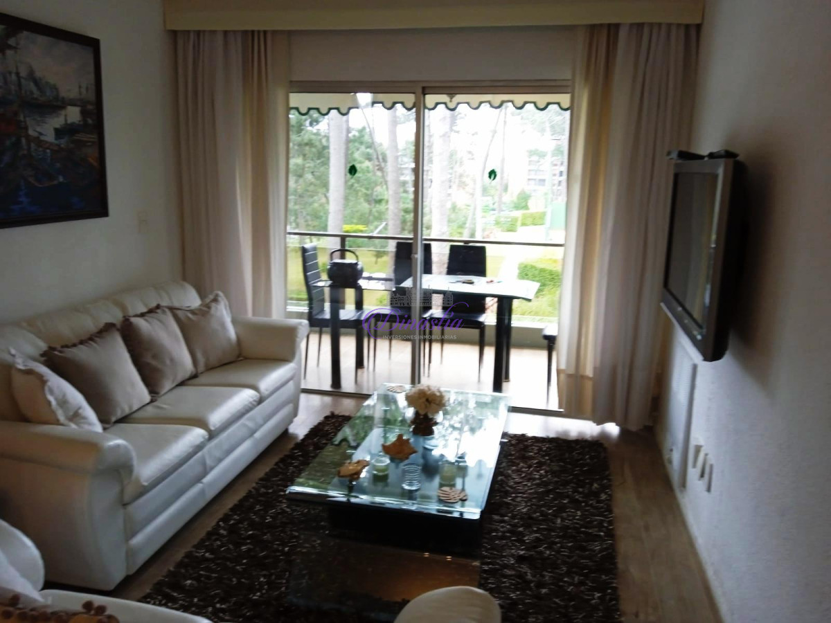 Apartamento ID.33 - Venta Apartamento de 3 dormitorios en Complejo Green Leaves, Punta del Este.