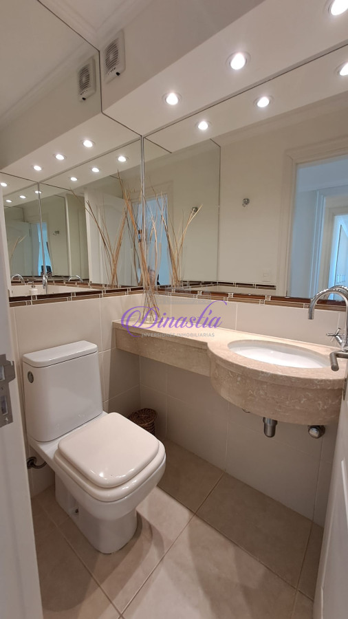 Apartamento ID.405 - Alquiler temporal Penthouse de 4 dormitorios en primera linea de Playa Brava, Punta del Este.