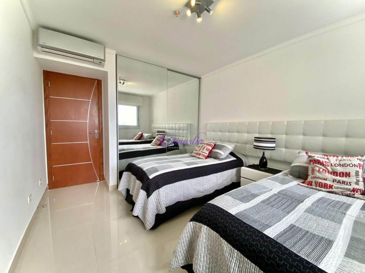 Apartamento ID.37 - Alquiler Temporario Apartamento de 2 dormitorios en Playa Mansa, Punta del Este.