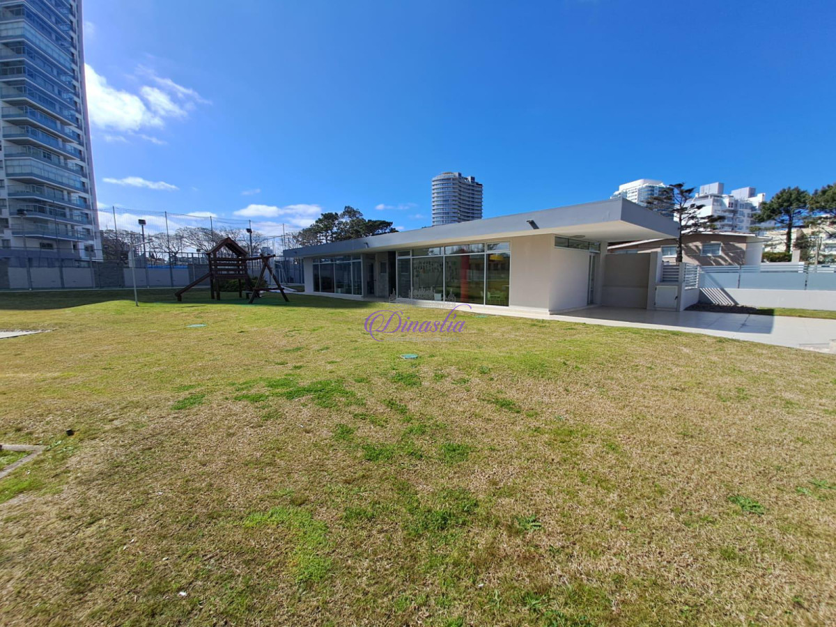 Apartamento ID.37 - Alquiler Temporario Apartamento de 2 dormitorios en Playa Mansa, Punta del Este.
