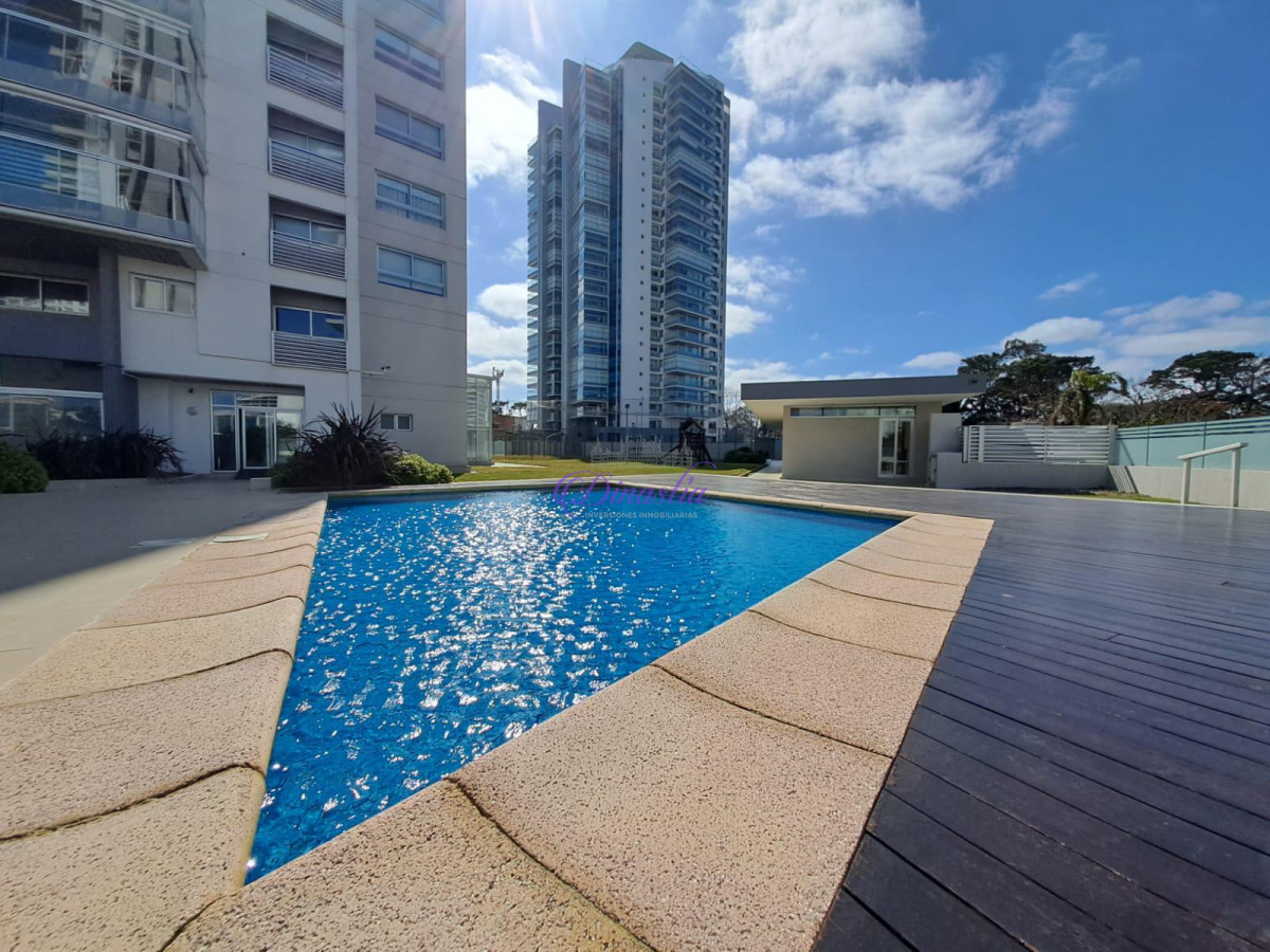 Apartamento ID.37 - Alquiler Temporario Apartamento de 2 dormitorios en Playa Mansa, Punta del Este.
