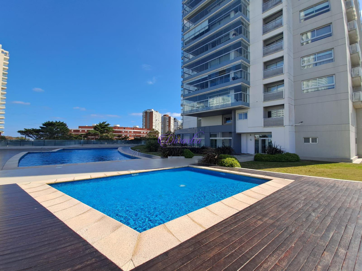 Apartamento ID.37 - Alquiler Temporario Apartamento de 2 dormitorios en Playa Mansa, Punta del Este.