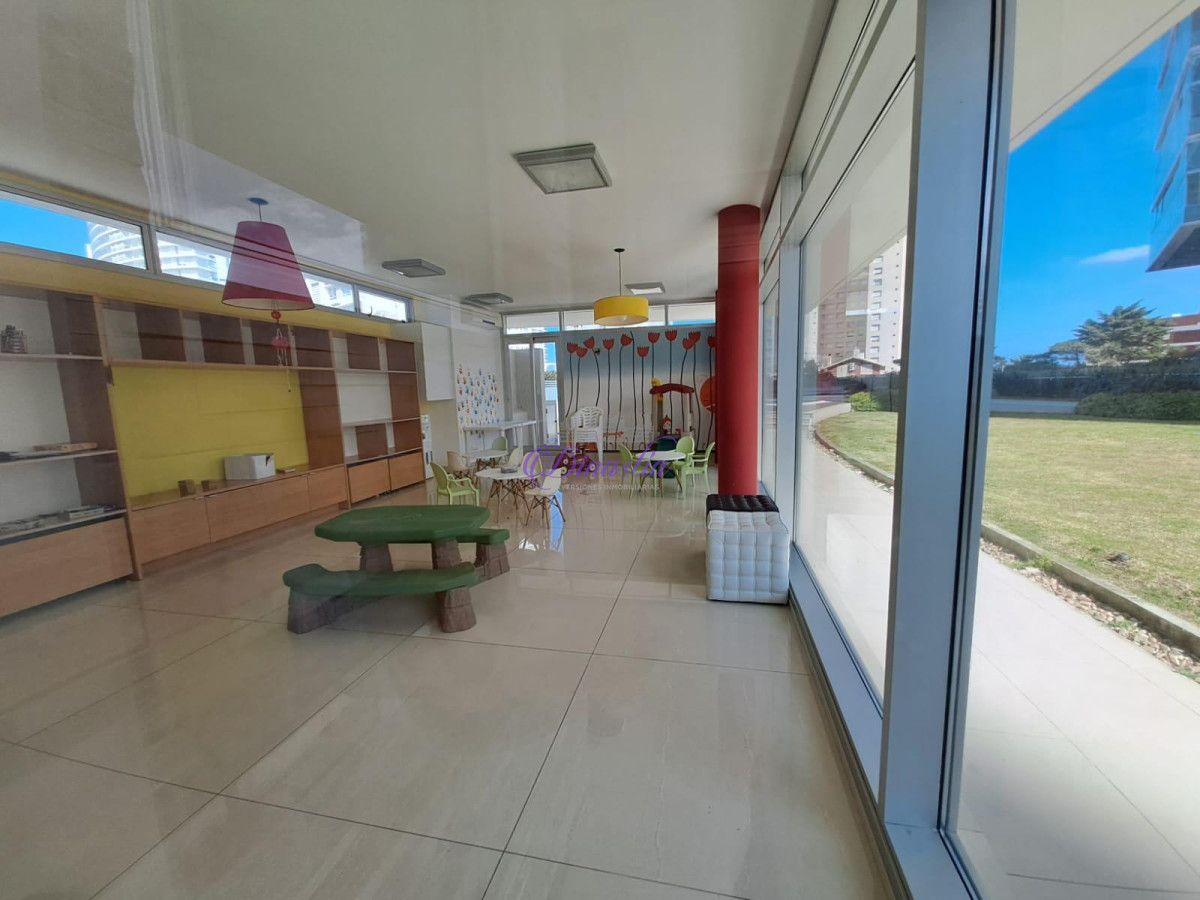 Apartamento ID.37 - Alquiler Temporario Apartamento de 2 dormitorios en Playa Mansa, Punta del Este.