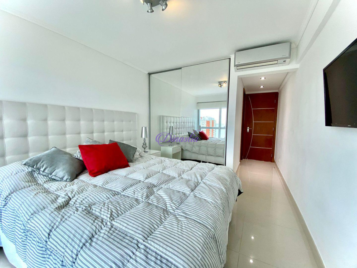 Apartamento ID.37 - Alquiler Temporario Apartamento de 2 dormitorios en Playa Mansa, Punta del Este.