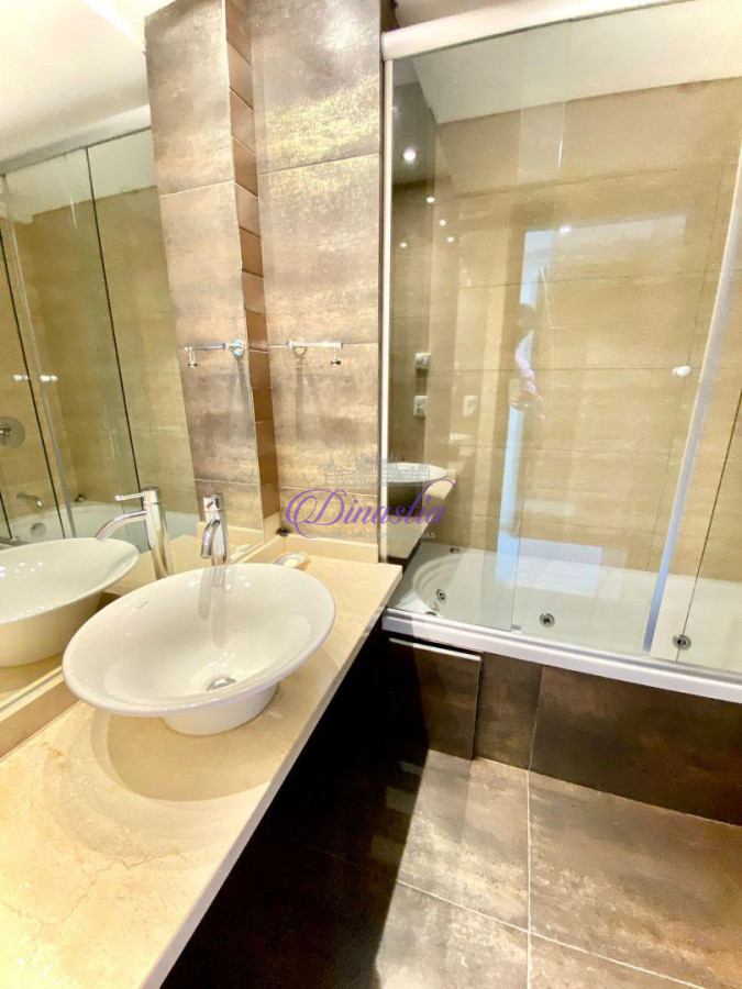 Apartamento ID.37 - Alquiler Temporario Apartamento de 2 dormitorios en Playa Mansa, Punta del Este.