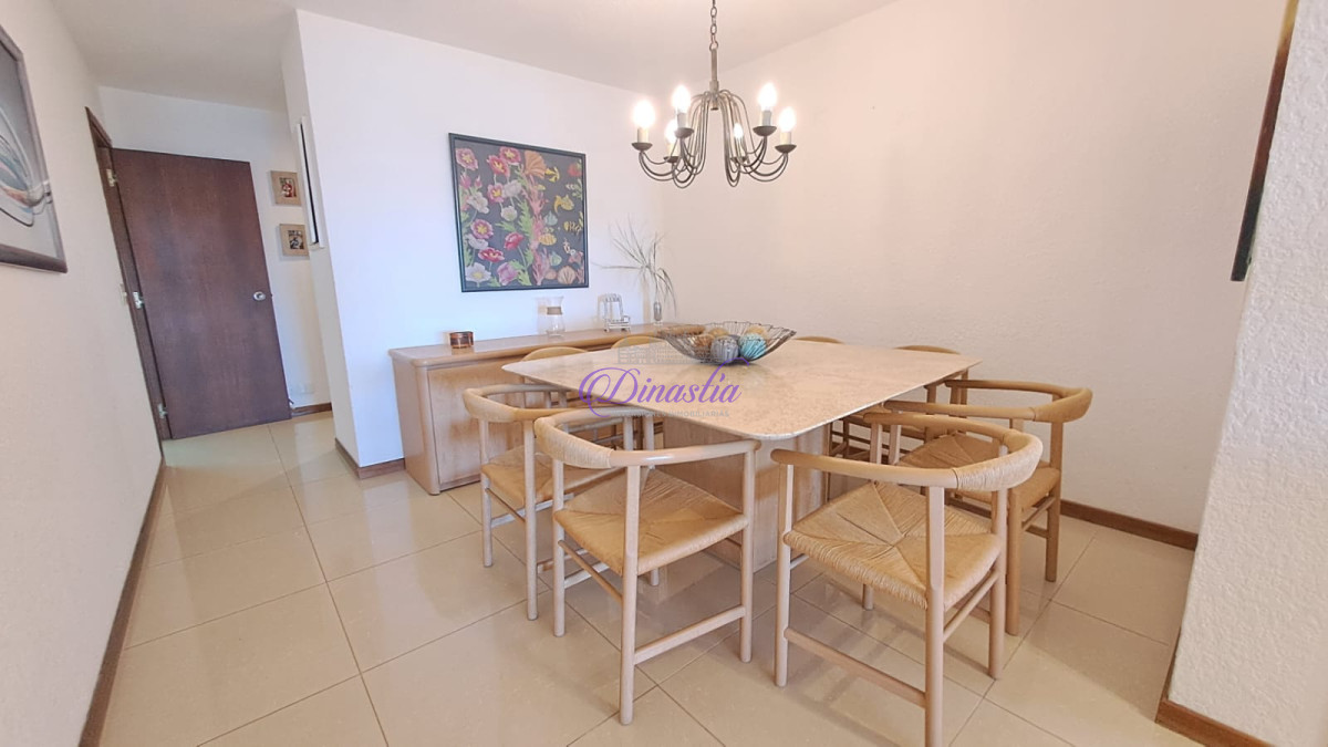 Apartamento ID.437 - Alquiler temporario Apartamento 3 dormitorios frente al mar en Playa Mansa, Punta del Este